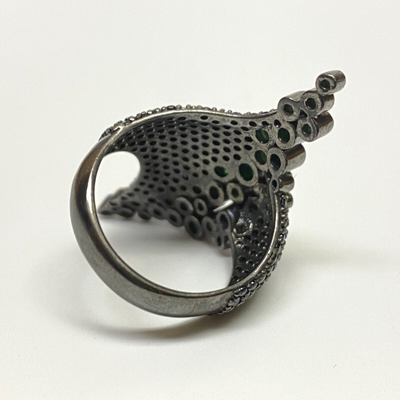 Sterling Silver Black Onyx and Green Emerald Ring Sterling Silver Black Onyx and Green Emerald Ring