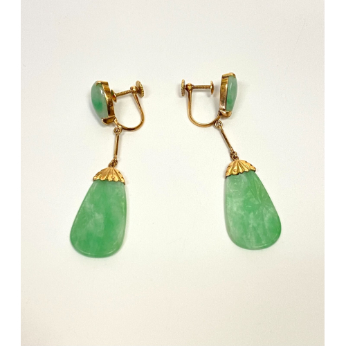 Elegant Natural Green Carved Jade Earring in 18K Yellow Gold Elegant Natural Green Carved Jade Earring in 18K Yellow Gold