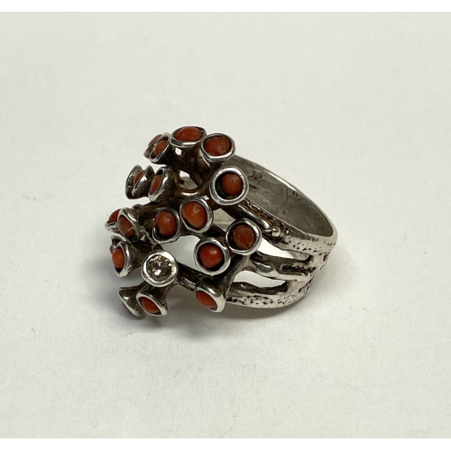 Vintage Designed Coral Stones & Diamond Sterling Silver 925 Woman Ring Size 7 Vintage Designed Coral Stones & Diamond Sterling Silver 925 Woman Ring Size 7