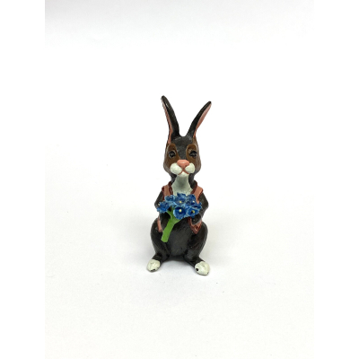 BUNNY FIGURINES SET ONE HAS FLOWERS IN HAND BUNNY FIGURINES SET ONE HAS FLOWERS IN HAND