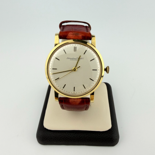 Vintage IWC SCHAFFHAUSEN 18k Yellow Gold Wristwatch 33.5mm Vintage IWC SCHAFFHAUSEN 18k Yellow Gold Wristwatch 33.5mm