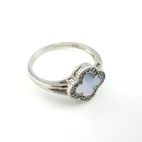 925 Silver Clover Ring Mother of Pearl Stunning Trending Style Size 7 925 Silver Clover Ring Mother of Pearl Stunning Trending Style Size 7