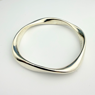 Genuine Retired Pandora Liquid Sterling Silver 2.6 Inch Bangle Bracelet Genuine Retired Pandora Liquid Sterling Silver 2.6 Inch Bangle Bracelet