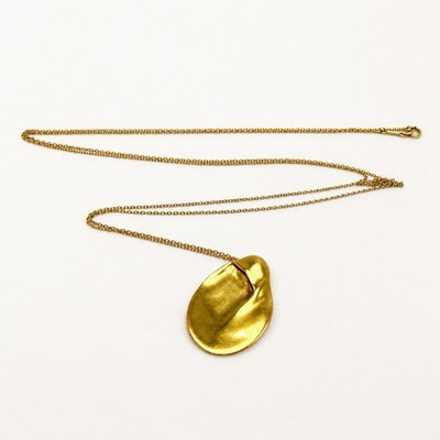 Tiffany & Co Elsa Peretti 18K Gold Madonna Pendant Necklace Tiffany & Co Elsa Peretti 18K Gold Madonna Pendant Necklace
