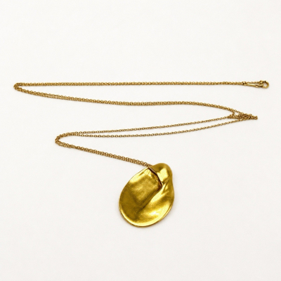 Tiffany & Co Elsa Peretti 18K Gold Madonna Pendant Necklace Tiffany & Co Elsa Peretti 18K Gold Madonna Pendant Necklace