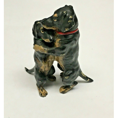 ANTIQUE TWO DOGS HUGGING FIGURI HEAVY FOR WALL CABINET BROWN ANTIQUE TWO DOGS HUGGING FIGURI HEAVY FOR WALL CABINET BROWN