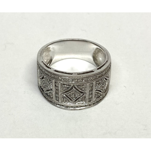 14k Ring with Diamond Style Studded Ring, 6.6 g, Size: 7 14k Ring with Diamond Style Studded Ring, 6.6 g, Size: 7